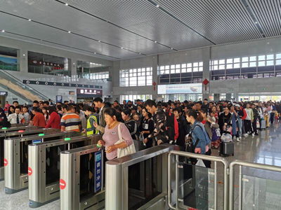 国庆首日  云南铁路迎来客流高峰  旅游热门方向车票已售罄