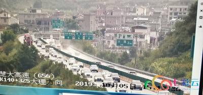 云南高速公路迎来首个返程高峰 大理至昆明方向已出现八公里拥堵