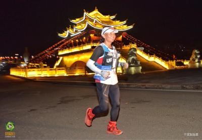 时间紧、爬升大、赛道“虐” 鸡足山第三届越野跑大赛72公里开跑