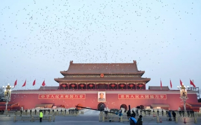 中华人民共和国万岁！