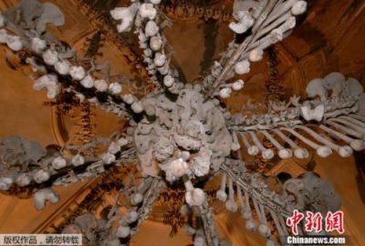 去捷克的“人骨教堂”亲骷髅头留影？这些行为引发禁令