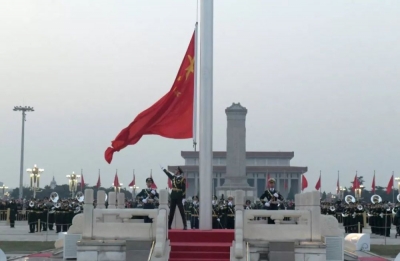 中华人民共和国万岁！