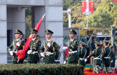 云南省举行国庆升旗仪式