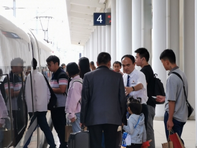 黄金周第三天 云南铁路预计发送旅客25万人