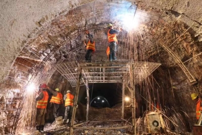丽香铁路全线重难点工程——首座I级高风险隧道顺利贯通