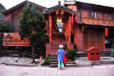 坐在火塘边品茶、聊天、听音乐，在诺玛底找到向往的生活