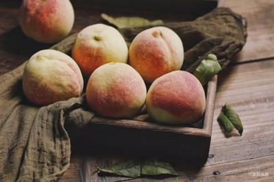 挂树超过270天，甜脆多汁，大理鸡足山的“仙桃”熟了