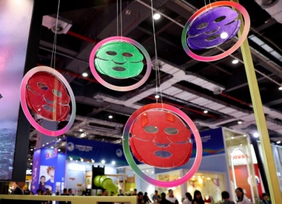 进博会各展台五光十色