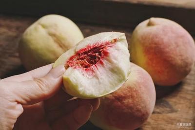 挂树超过270天，甜脆多汁，大理鸡足山的“仙桃”熟了