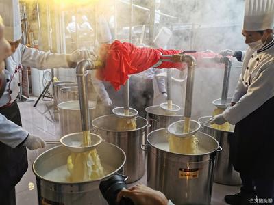 ​6吨重基尼斯最大豆腐亮相  呈贡区第三届七步场豆腐文化旅游节开幕