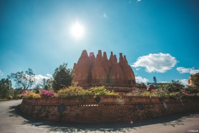 东风韵小镇：建筑诉说故事 彰显城市文化底蕴