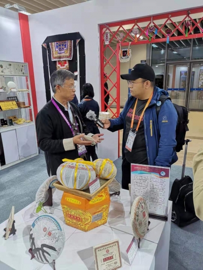 百年沉淀尽显茶色芬香 云南普洱贡茶亮相上海进博会
