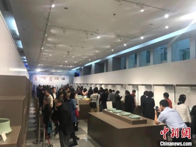 当代龙泉青瓷大师作品展海口开幕