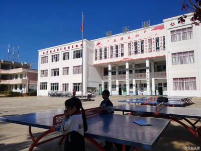 云南翱翔自驾游俱乐部自发举办爱心捐赠活动