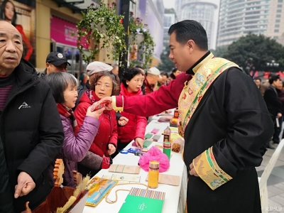“迪庆精品线路冬季旅游产品推介会”在重庆举行