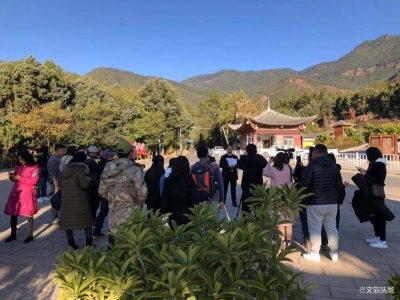 百家媒体走进鸡足山，“寻踪”霞客路