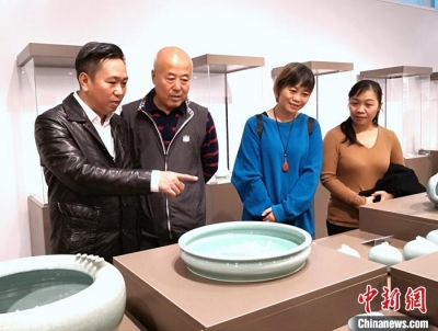 当代龙泉青瓷大师作品展海口开幕