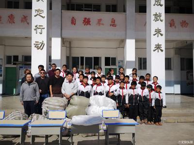 云南翱翔自驾游俱乐部自发举办爱心捐赠活动