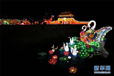 中国彩灯点亮法国塞纳古堡