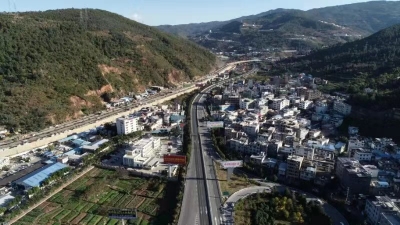 上千人耗时10年多  云南大瑞铁路福星隧道终于贯通