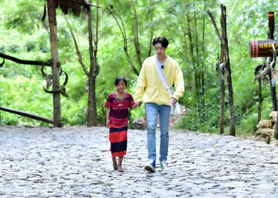 《我们在行动》节目组继续助力临沧产业发展，“新村民”张艺兴带来改编佤族歌曲