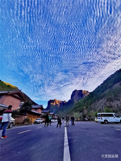 一起看看今天在朋友圈被刷屏的老君山云有多美！