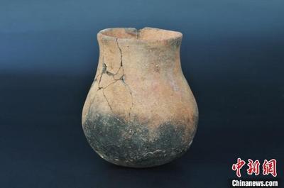 哈萨克斯坦拉哈特古城遗址出土文物约70件
