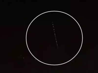 视频美爆！今天星链过境昆明，像极了银河列车驶过天空