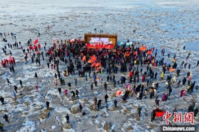 2020中国最北海岸线冰凌穿越生存挑战赛在盘锦举行
