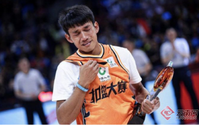 首位草根扣篮王 “云南滑翔机”夺得CBA全明星扣篮大赛冠军 