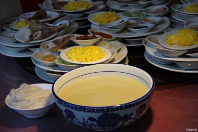 【百年过桥米线】寻找百年的滋味，开启一段味蕾之旅
