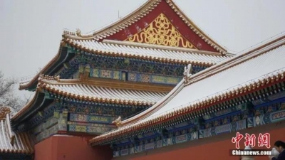 故宫道歉网友并不满意：600年的故宫，咋就轮到她去“撒欢儿”？！