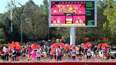 逛石林过大年 彝味无穷迎新春