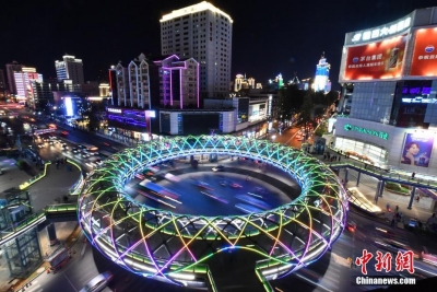 【图】来看昆明首座环型天桥夜景！流光溢彩的“甜甜圈”