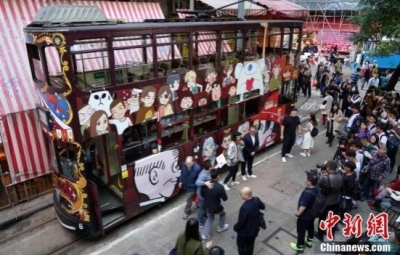60年香港动漫角色跨代同堂 动漫电车带你“漫漫游”