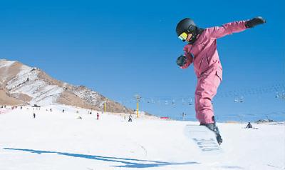 中国单个冰雪季游人超2亿人次 大国冰雪旅游时代来临