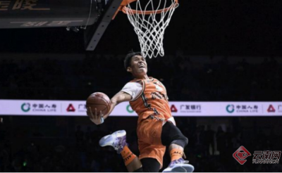 首位草根扣篮王 “云南滑翔机”夺得CBA全明星扣篮大赛冠军 