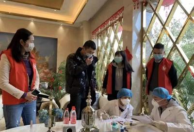 真心换真情，滞留游客口中的傣族女孩小万是谁？