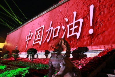 【视频+图】红河建水朝阳楼为武汉黄鹤楼加油！ 