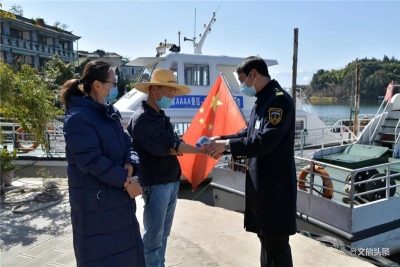杨志勇：让党旗在防控疫情第一线高高飘扬