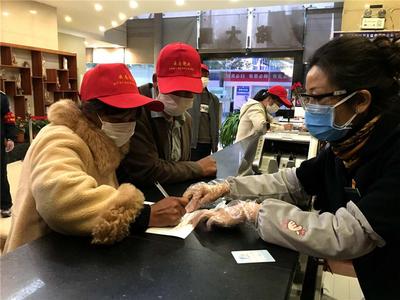 云南：温馨“驿站”情暖务工人员复工路