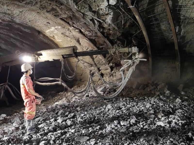 云南：中老铁路立新隧道贯通高风险隧道建设取得突破