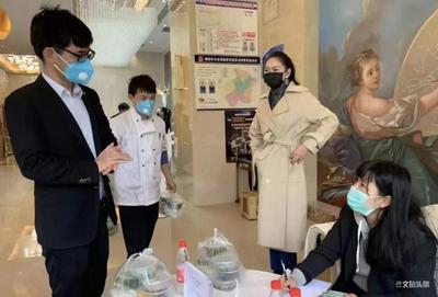 真心换真情，滞留游客口中的傣族女孩小万是谁？