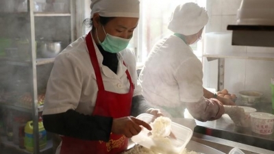 暖胃又暖心 大理旅游集散中心為滯留游客和返鄉(xiāng)人員送安全營(yíng)養(yǎng)餐