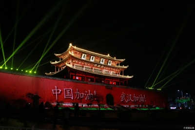【视频+图】红河建水朝阳楼为武汉黄鹤楼加油！ 