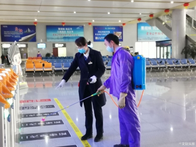 组图：云南铁路强化站车通风消毒 全面落实疫情防控措施