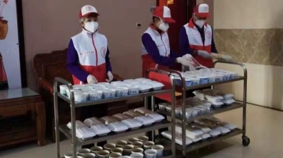 普洱：滞留游客“百家饭”聚成民族团结宴
