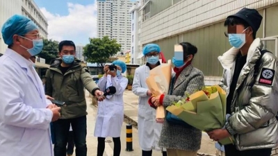 好消息！武汉母子在大理州人民医院治愈出院！大理治愈新冠肺炎病例达5例