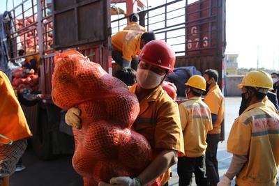 云南：铁路助力红河州爱心果蔬驰援武汉