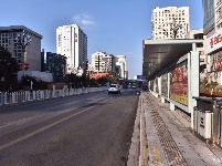 2月3日，一些行业开始复工，早高峰时的昆明城。